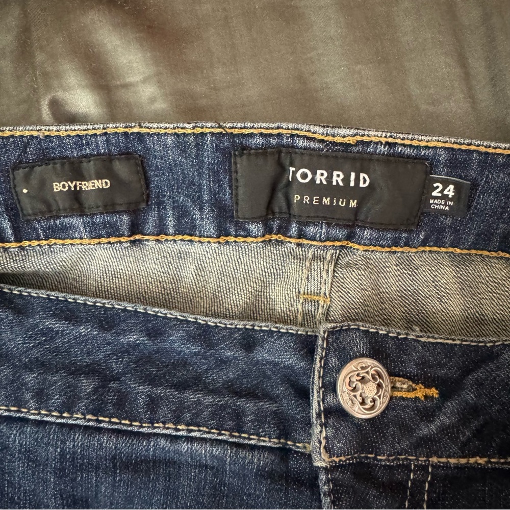 Torrid Boyfriend straight blue Jeans Distressed dark Wash plus size 24 NWOT - Picture 8 of 13